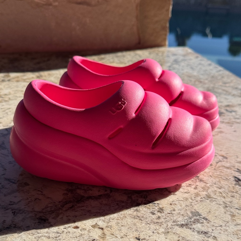 Girls Ugg shoes